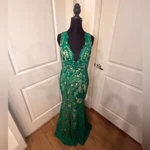 Elegant Green Lace Evening Gown -XS